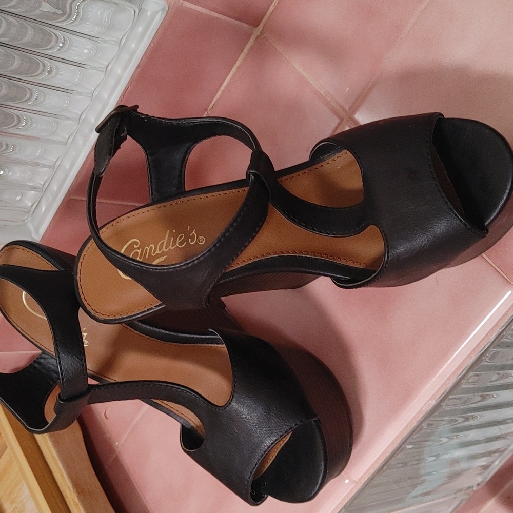 3 Heels - Picture 5 of 7